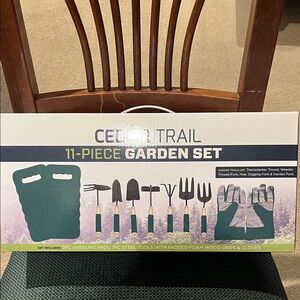 Cedar Trail 11 Piece Garden Set - Green